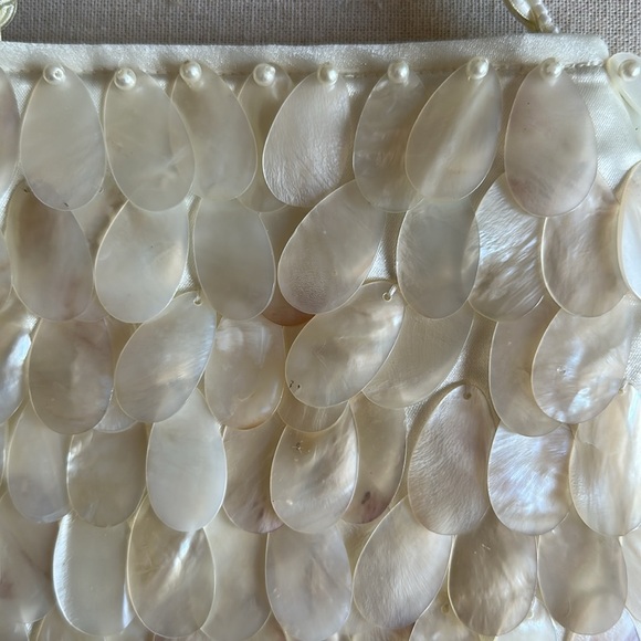 Elegant Mother of Pearl purse bag hand beaded - Picture 7 of 13